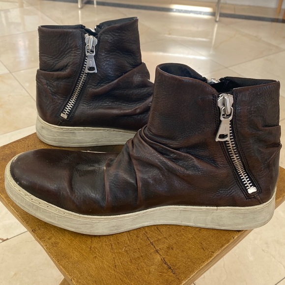 John Varvatos Leather Boots in Size 9m